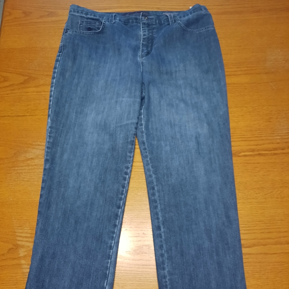 Gloria Vanderbilt Women's Size 16P Straight Leg Jeans in Blue